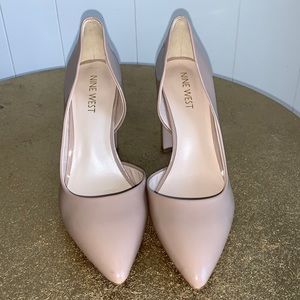 Size 6 1/2 nude 4 inch heels Nine West brand.